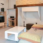 1 Bedroom Awesome In St Chamassy Ferienhaus *
