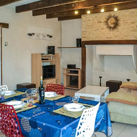 1 Bedroom Lovely In St Chamassy 펜션 *